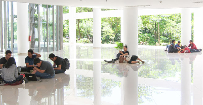 Suasana di Lobby PK Ojong-Jakob Oetama Tower UMN