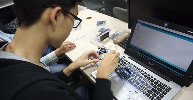 Mahasiswa Teknik Komputer Serba Bisa? Mahasiswa Teknik Komputer Serba Bisa?