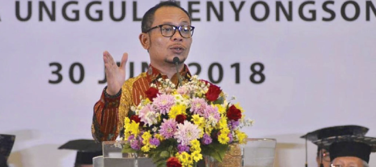 hanif dhakiri menteri ketenagakerjaan menaker ninok leksono kompas wisuda universitas multimedia nusantara umn universitas terbaik di jakarta