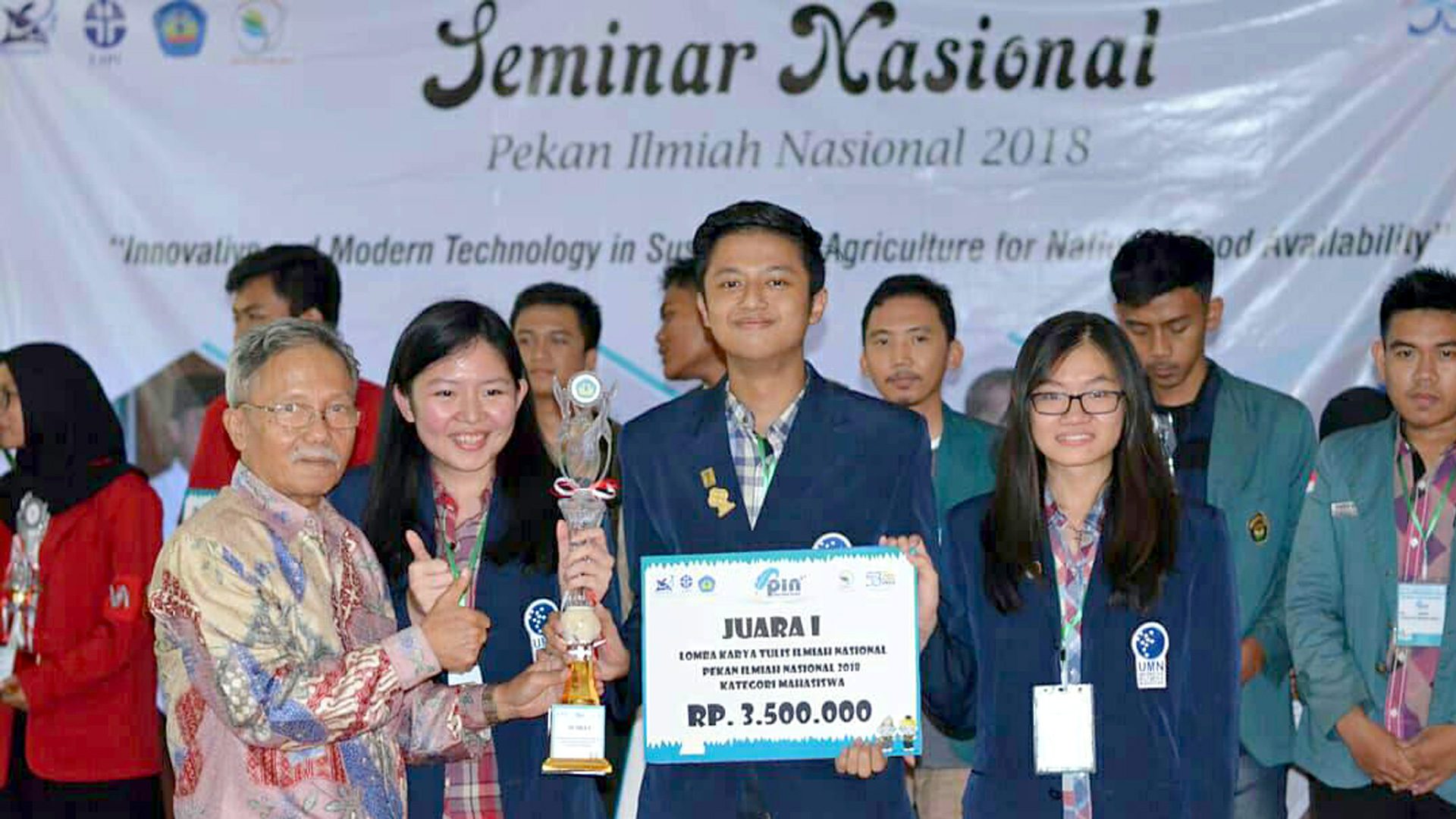 Mahasiswa Informatika UMN Juarai Kompetisi Karya Ilmiah Nasional Mahasiswa Informatika UMN Juarai Kompetisi Karya Ilmiah Nasional