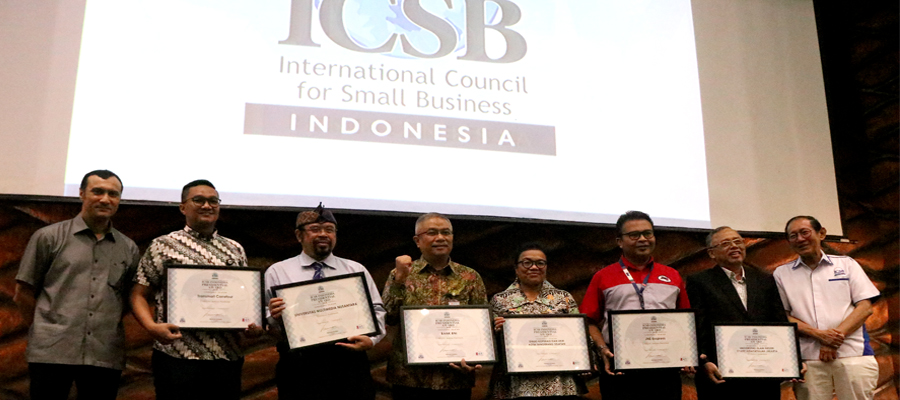 Foto Bersama Dengan Para Penerima ICSB Award 2018