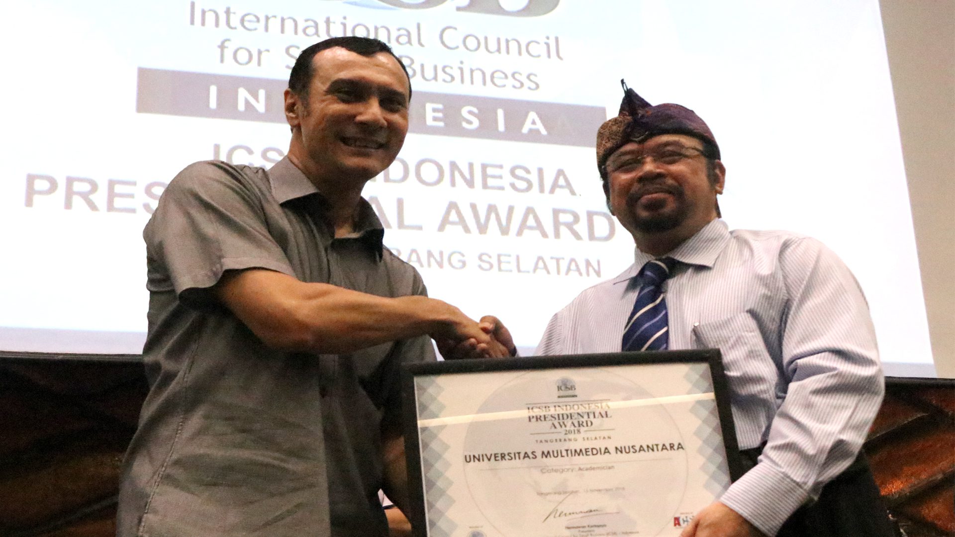 UMN Mendapat Penghargaan ICSB Indonesia Presidental Award 2018 UMN Mendapat Penghargaan ICSB Indonesia Presidental Award 2018