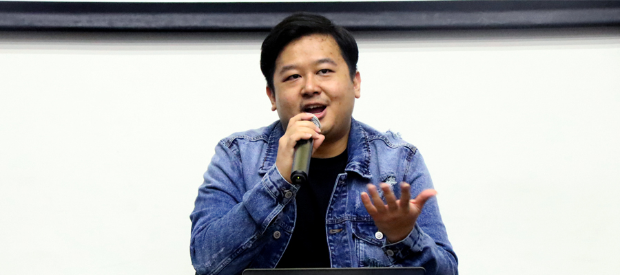 Kevin Kristian , Social Media, Creative Content dan Influencer Marketing Manager Shopee Indonesia Hadir Sebagai Pembicara. Foto: Reviana Kristin