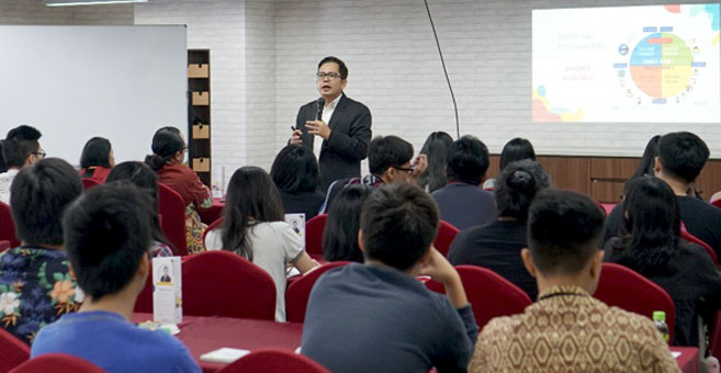 generasi z financial planning money makeover seminar jurnalis PR komunikasi