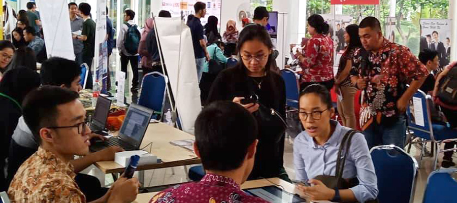 lowongan kerja job fair career day scholarship day bursa kerja universitas multimedia nusantara umn universitas terbaik di jakarta