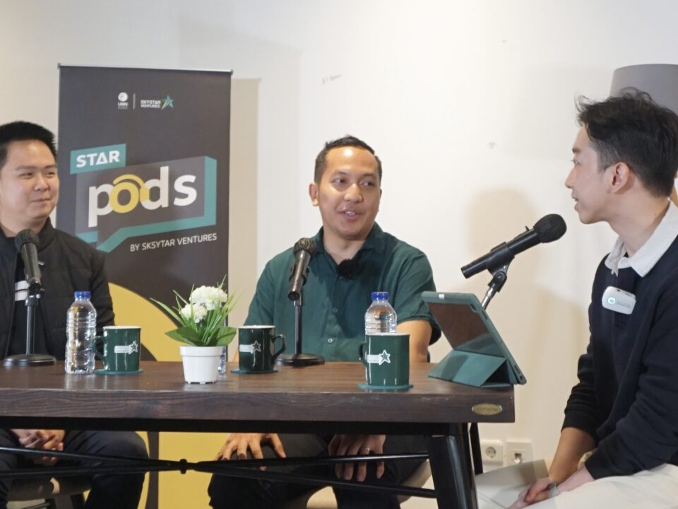 Kedua narasumber membahas ekosistem startup dalam acara STARPODS. (Dok. Skystar Ventures UMN)