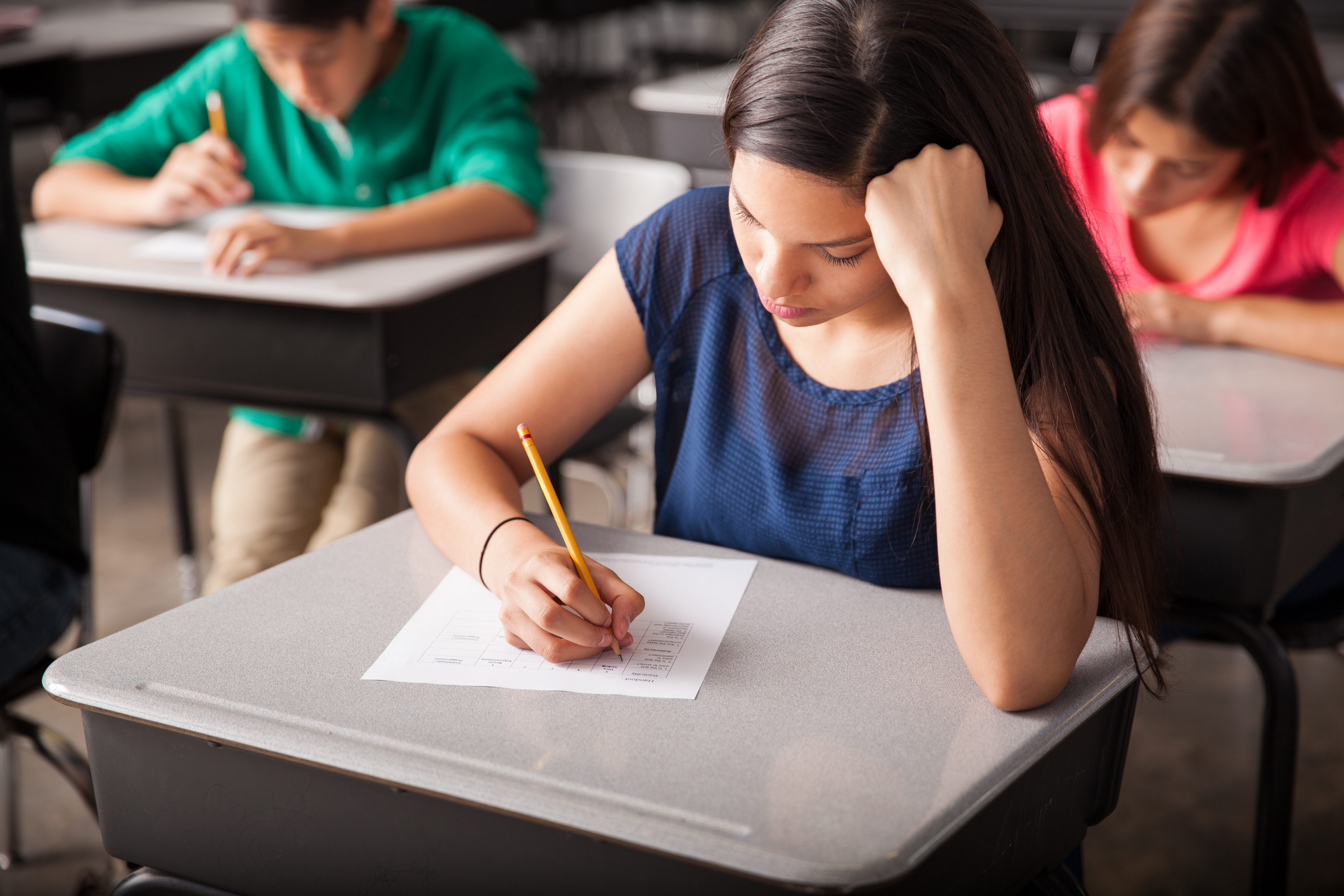 Student s test. Письменный экзамен. Учеба картинки. Дети на экзамене. Тестирование подростков.