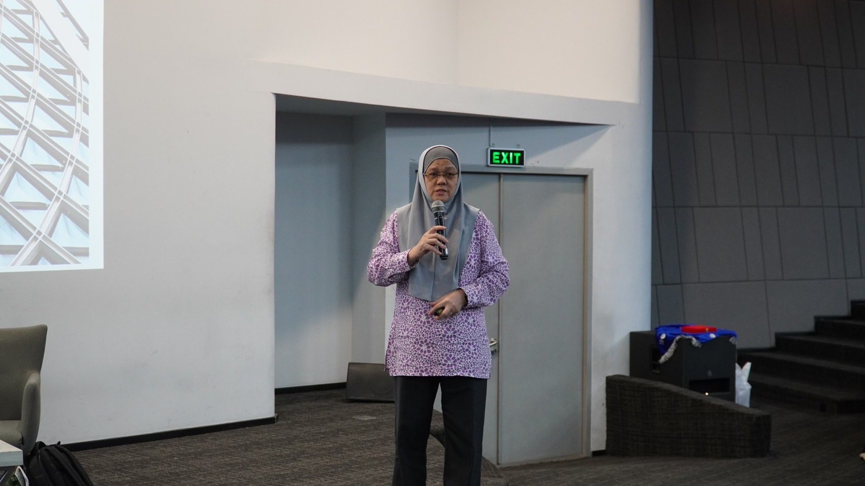 Prof. Jamilah Ahmad Invites Students to Study Global Communication Culture