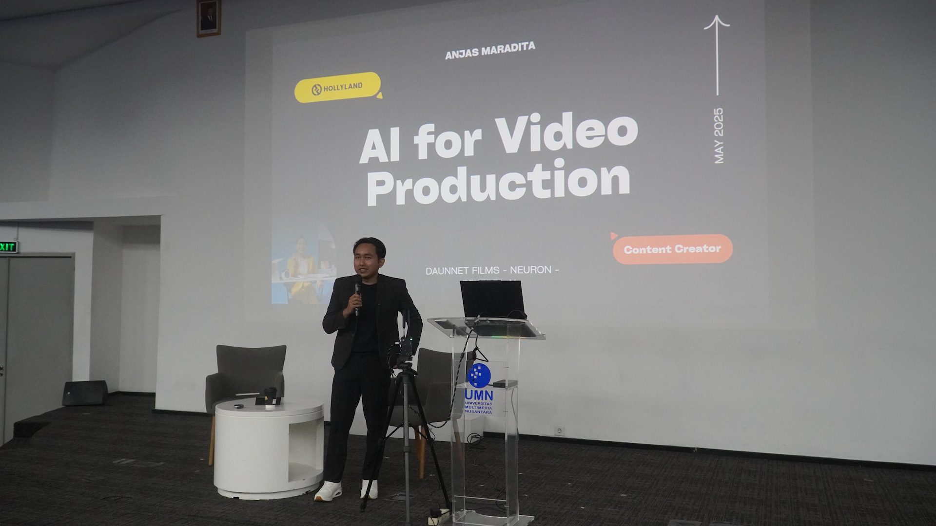 Sinetalk UCIFEST 16 bersama Hollyland : AI for Video Production Bersama Anjas Maradita