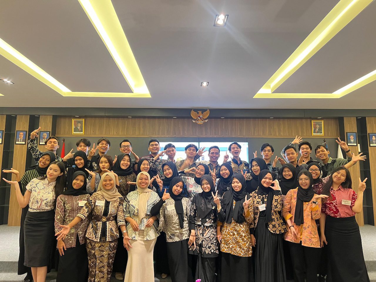 Membanggakan! 2 Mahasiswa UMN Tembus 20 Besar Duta Bahasa Banten 2025