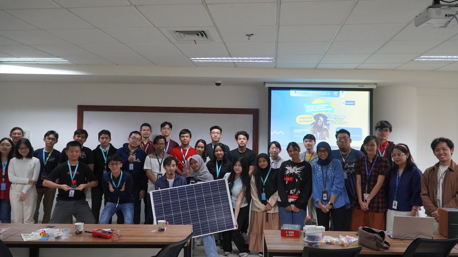 FTI UMN Ajarkan Mahasiswa Energi Berkelanjutan dan Praktik Pembuatan Mini Solar Panel