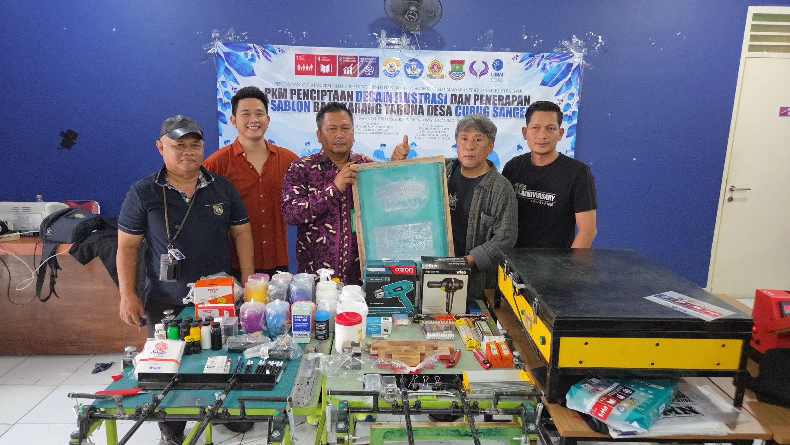 UMN  Gelar  Program Penciptaan Desain Ilustrasi dan Penerapan Seni Sablon bagi Karang Taruna Desa Curug Sangereng Tangerang
